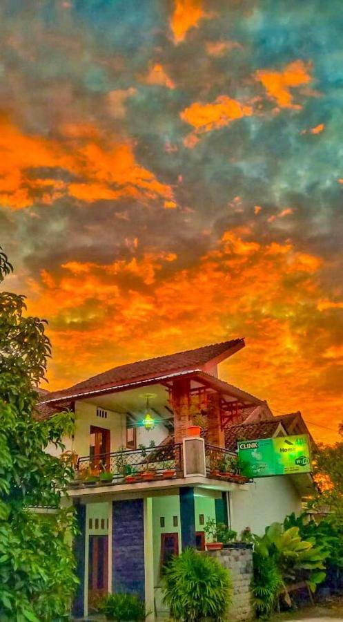 Ada Homestay Magelang Eksteriør billede
