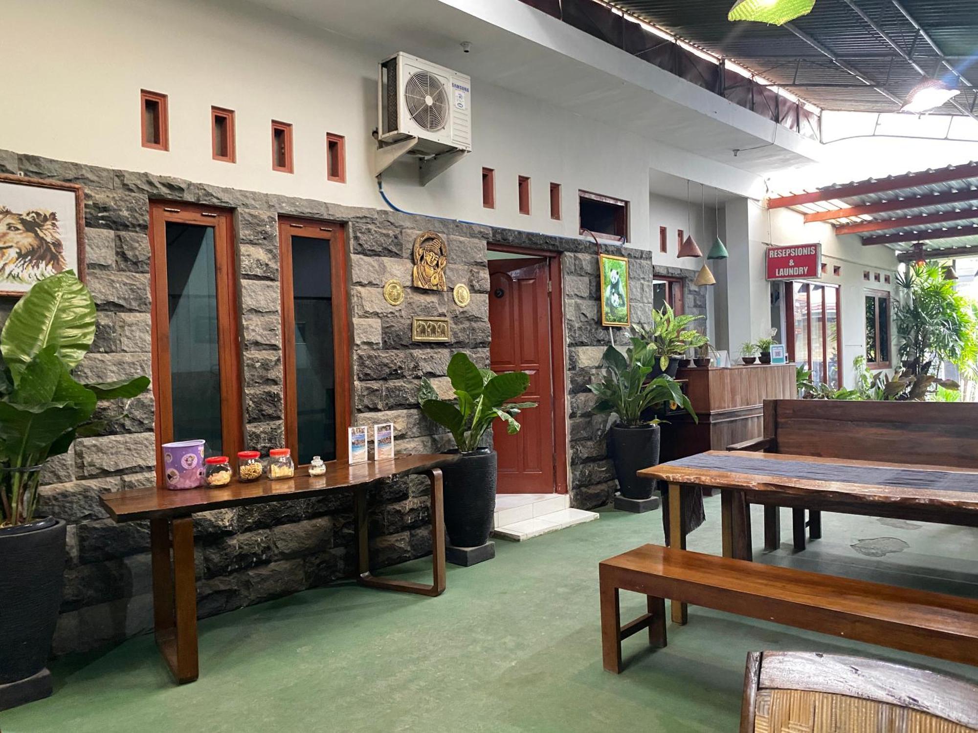 Ada Homestay Magelang Eksteriør billede