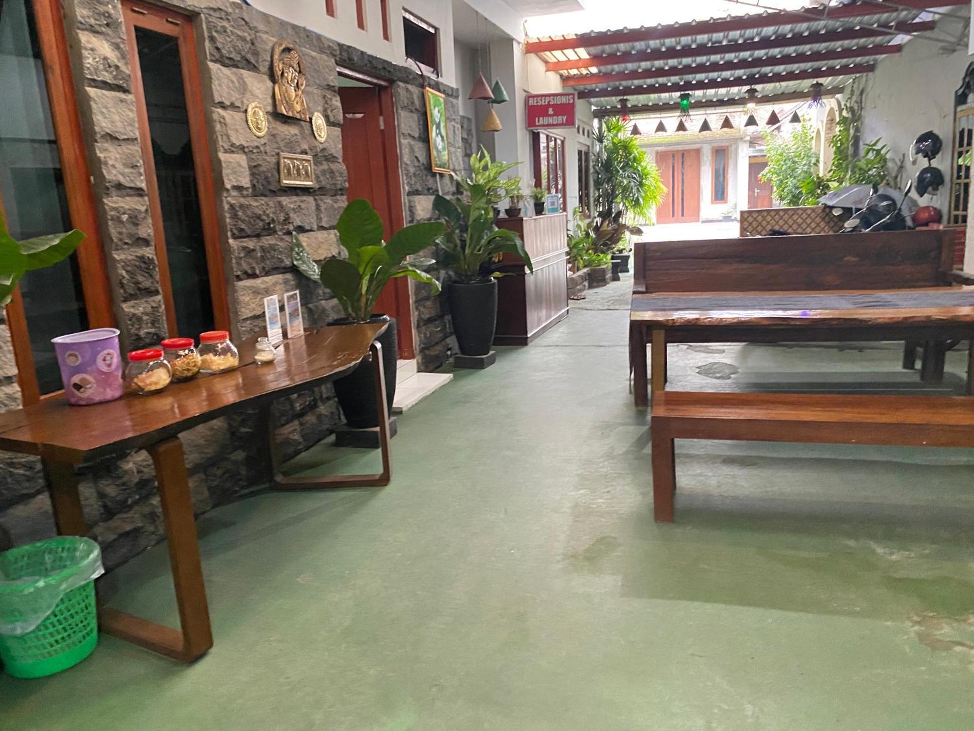 Ada Homestay Magelang Eksteriør billede